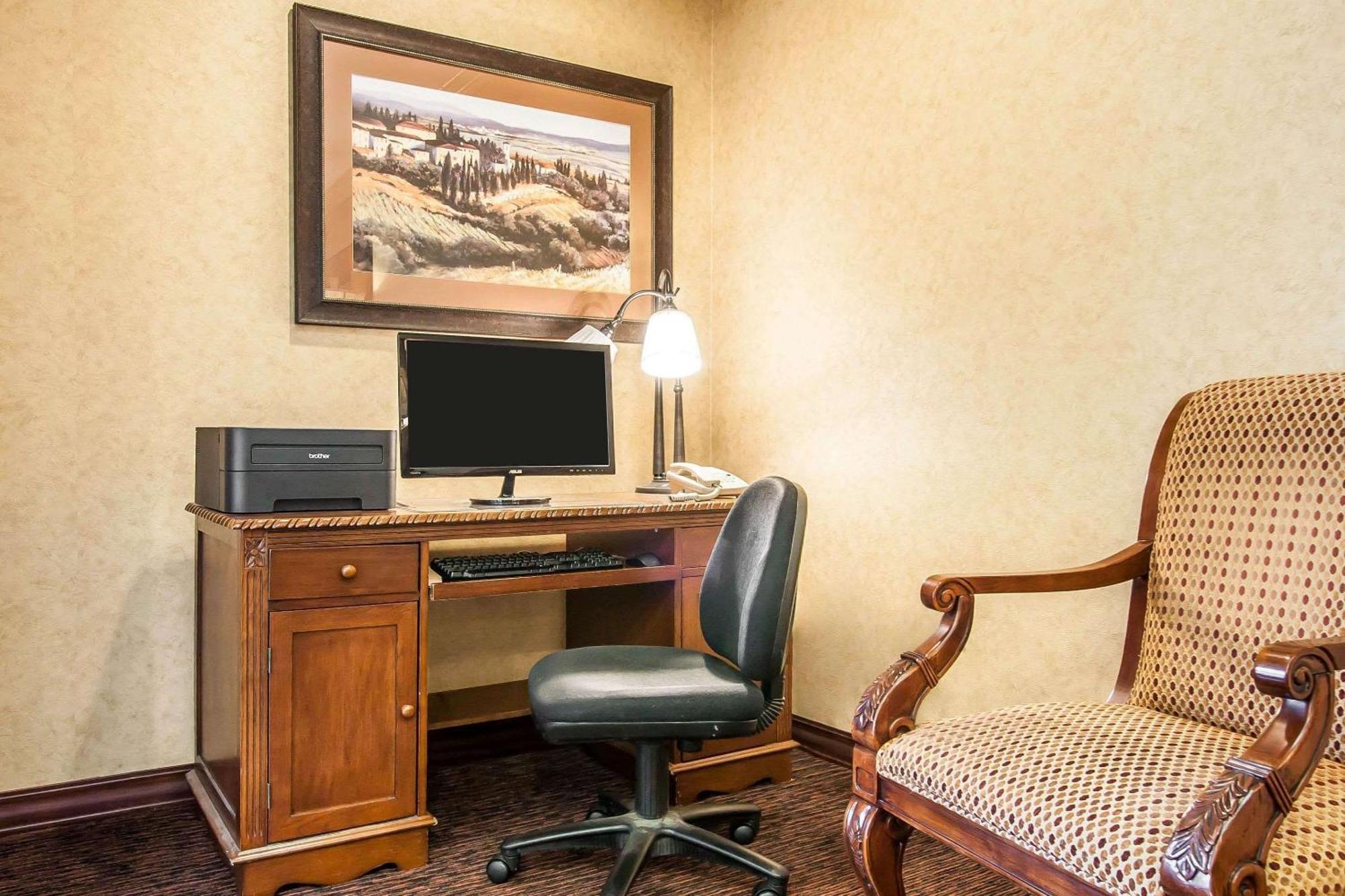 Comfort Inn & Suites Mcminnville Wine Country Exteriör bild